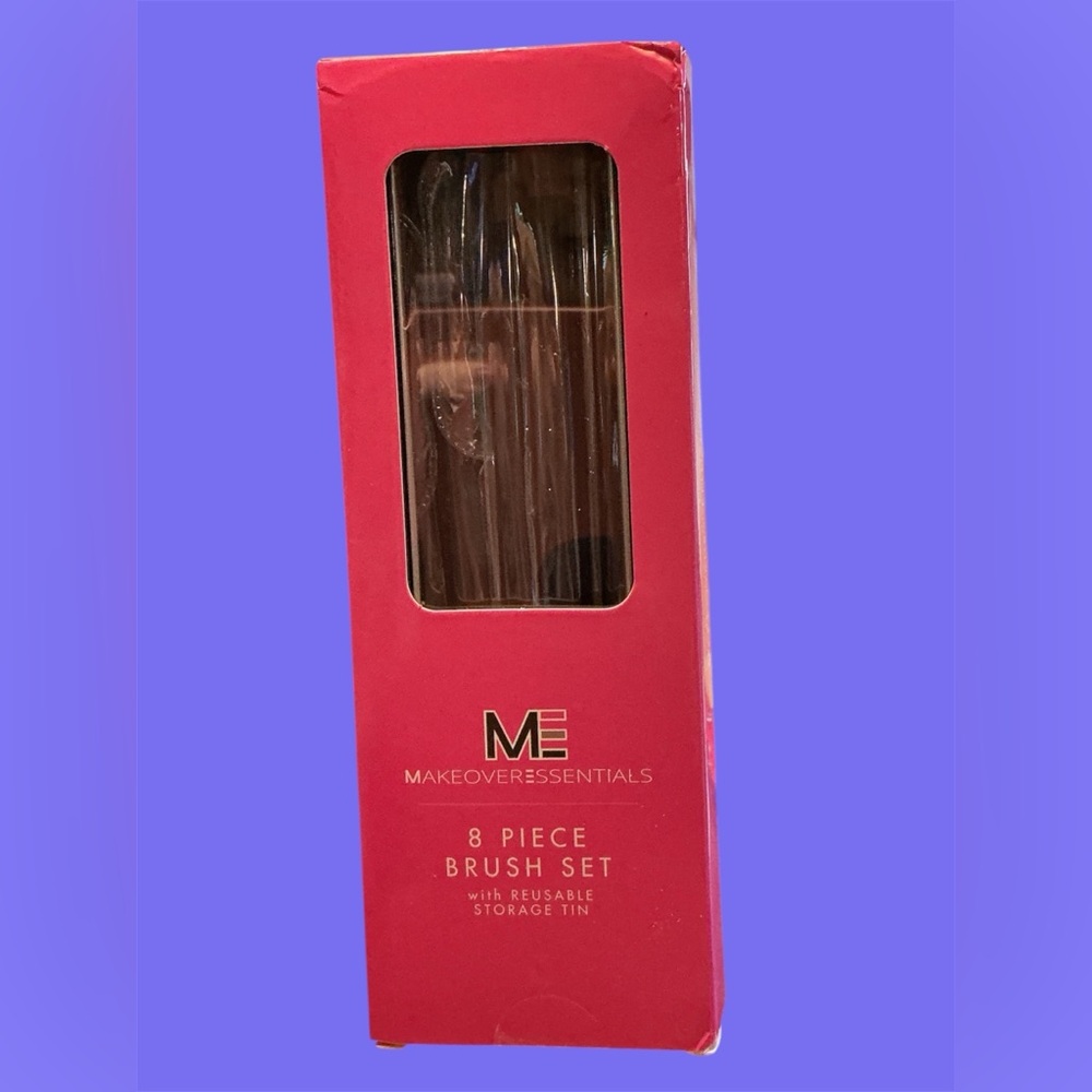 ME Makeover Essentials 8 Piece Brush Set - with tin storage case. New.